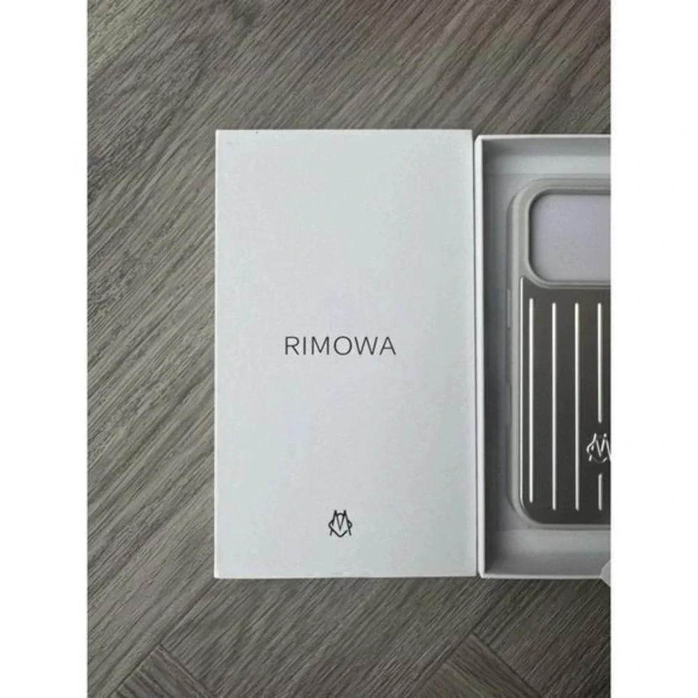 New RIMOWA Apple iPhone 17 Pro Max Silver Aluminium Phone Case Magsafe